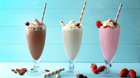 Молочный коктейль в блендере с мороженым: рецепт с видео и фото | Меню недели