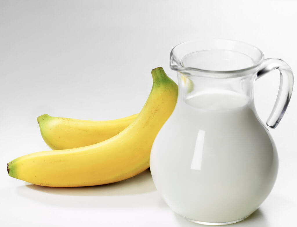 молоко с бананом фото